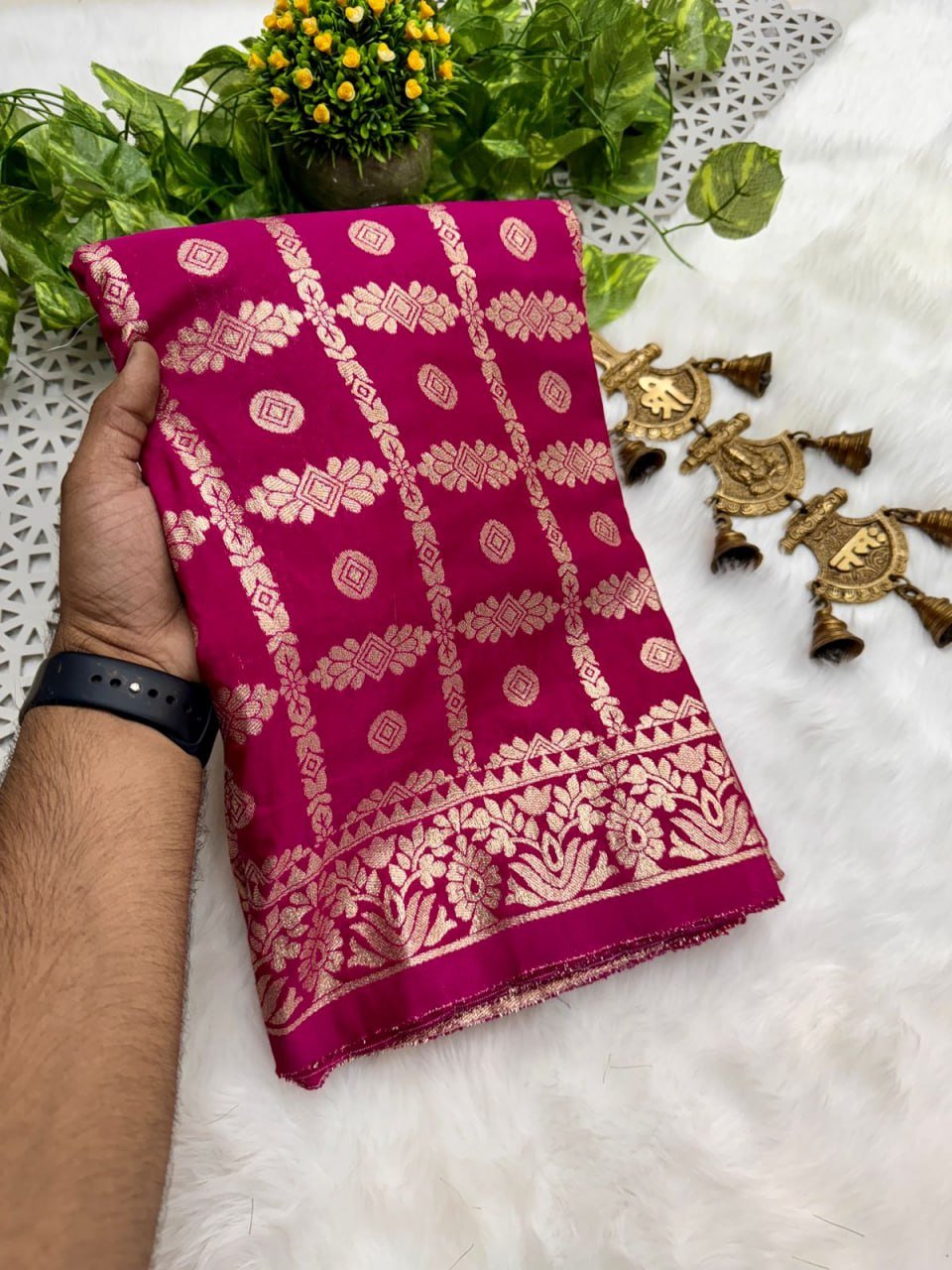 WhatsApp Image 2024-12-04 at 10.38.11 AM Saree- Dola silk saree with a Benaras contrast silk blouse colour-Pink