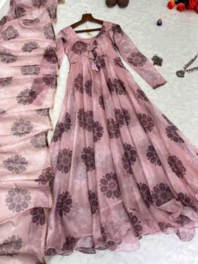 Gown-Organza Taby Silk Gown With Dupatta , Bottom , Belt 👗Gown Size: S-36 M-38, L-40,XL-42( Full Stitich) UPTO XXl marzin. COLOUR-Mauve With Darker Floral patterns