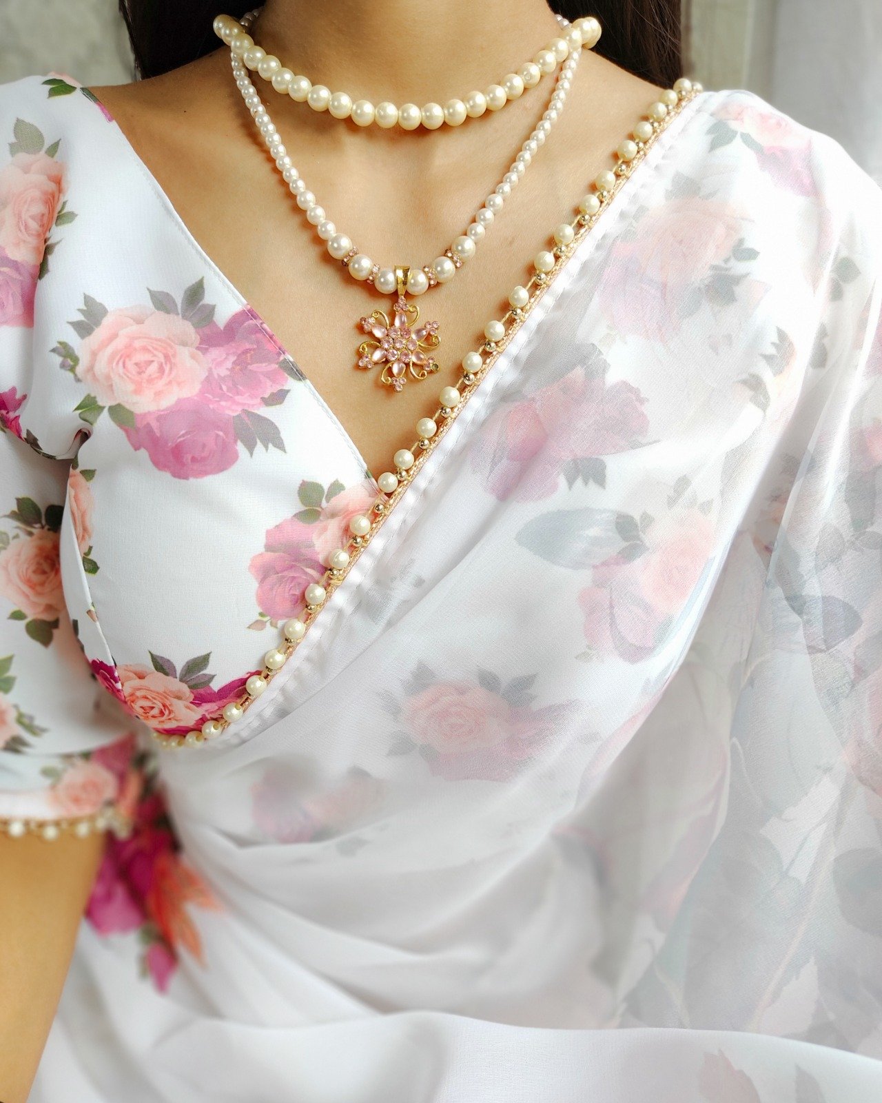 🌷 Saree georgette printed saree with Pearl lace border. 🌷Colour-White2