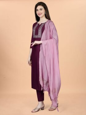 Kurti With Pant & Dupatta Set-Cotton Bland Fabrics And Embroidery Work Kurti