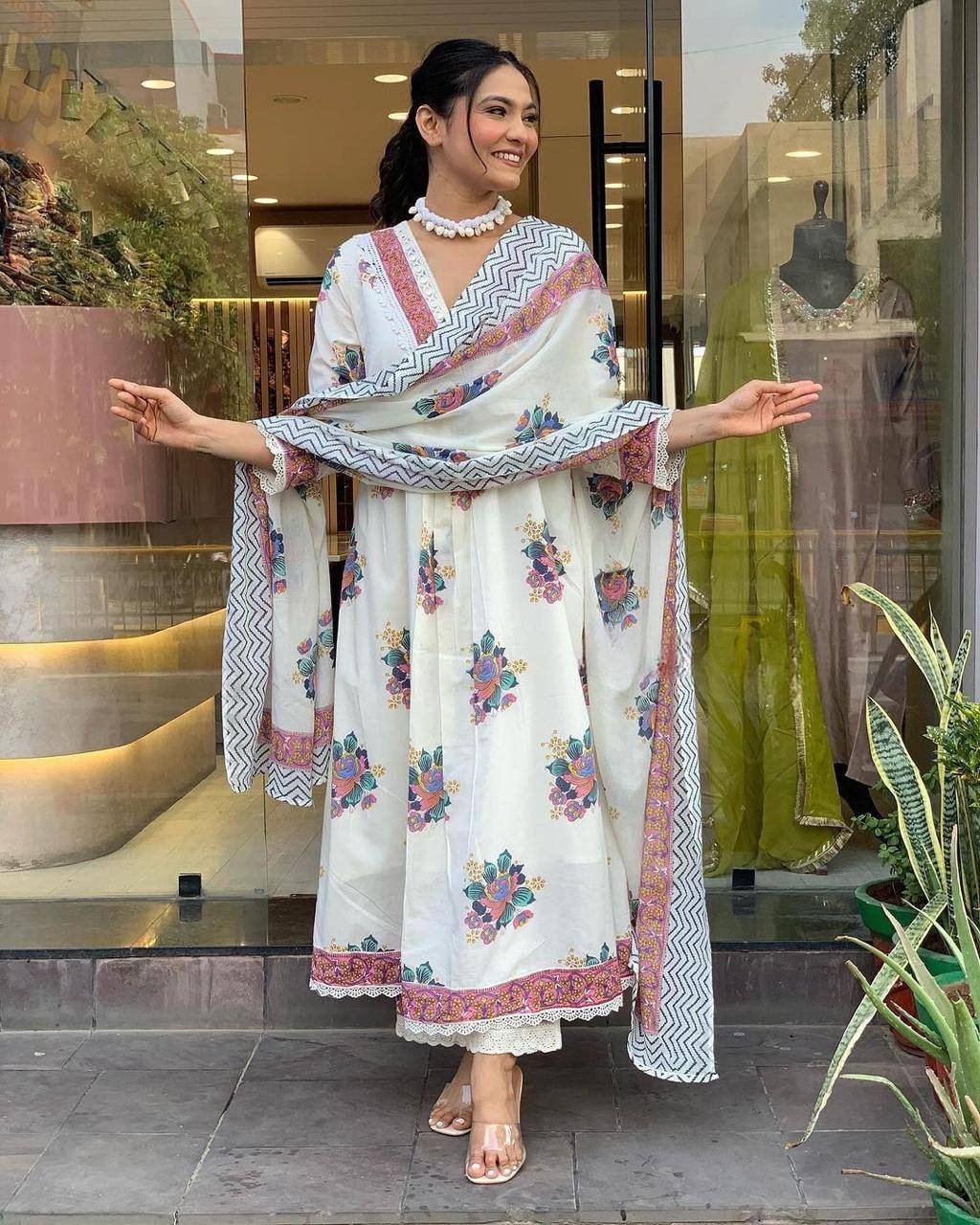 photo_6289540243178766435_y